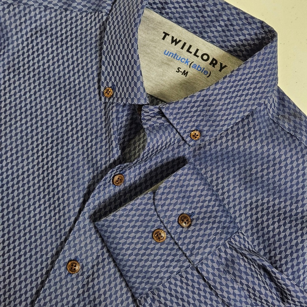 Twillory Untuck(able) Button Down Shirt Mens S-M Blue Geometric Chevron Cotton